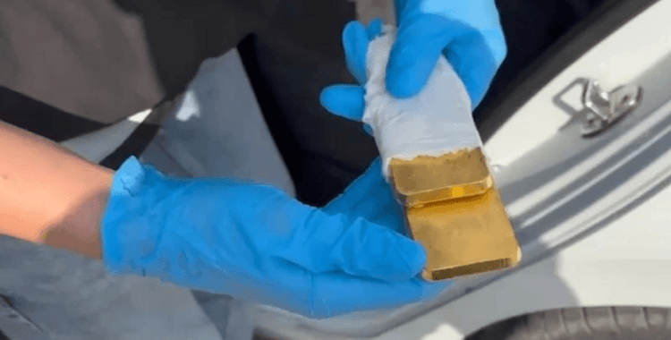 Edirne'de otomobilde 9,9 kilogram külçe altın ele geçirildi