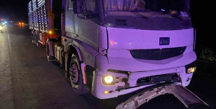 Kütahya’da tır, otomobile çarptı: 4 yaralı
