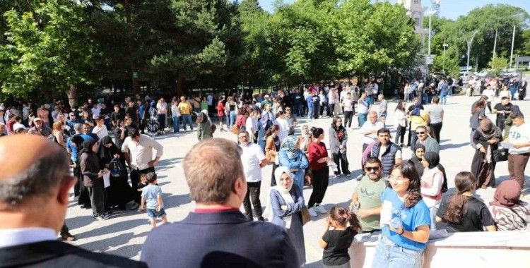 Vali Aydoğdu LGS sınavına giren öğrencilere başarılar diledi
