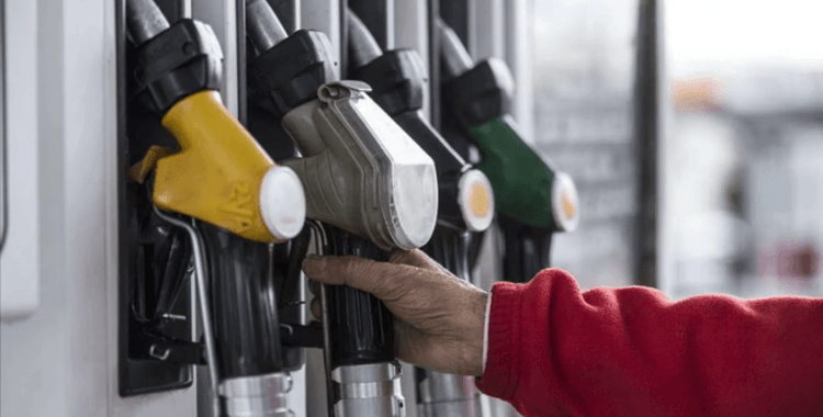 Akaryakıta bu gece yarısı büyük zam geliyor: Motorinde fiyat değişecek