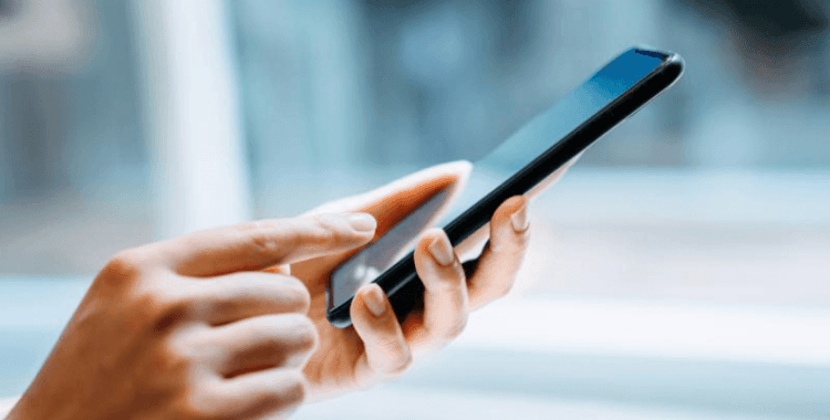 İtalya'da liselerde öğrencilerin cep telefonu kullanması yasaklandı