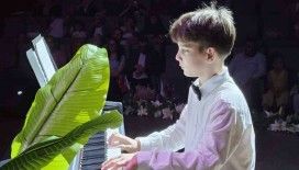 Çocuklar kulakların pasını sildi
