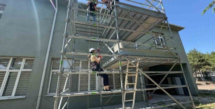 Yüksekte çalışma eğitimi uygulamalı olarak gerçekleştirildi
