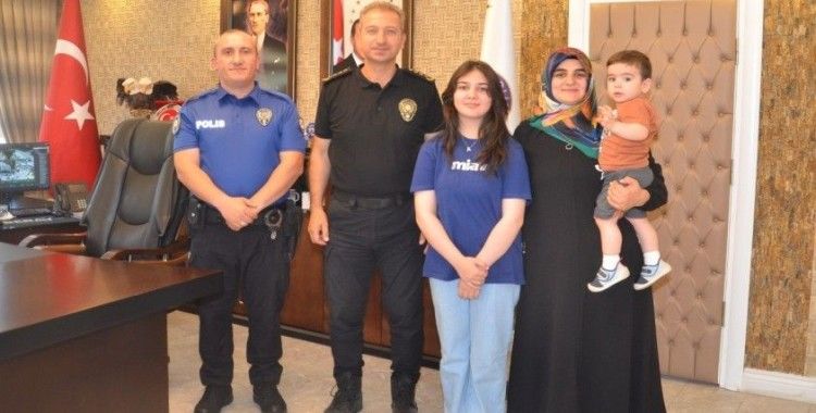 Emniyet Müdürü Saraç’tan bursluluk sınavı birincisi polis çocuğu Ayşenur’a hediye
