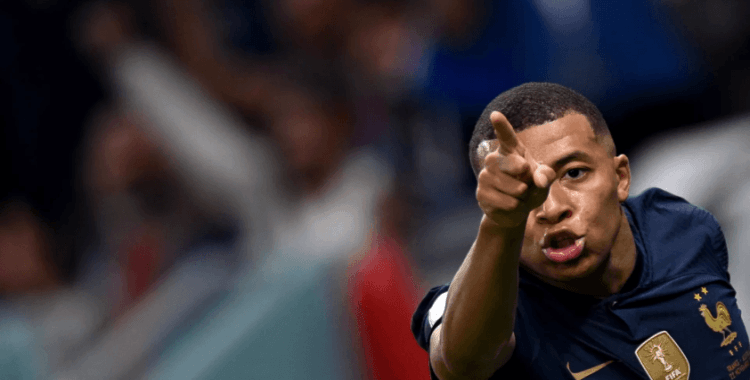 Real Madrid duyurdu: Kylian Mbappe hastaneye kaldırıldı