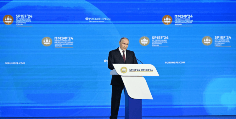 Putin: Rus ekonomisinin hammaddeye dayalı olduğu algısı açık şekilde geride kaldı