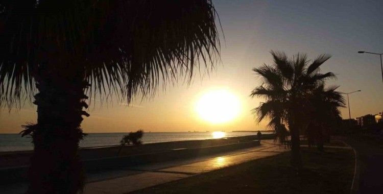 Kavurucu sıcaklar geliyor: Vatandaşlara "güneş çarpması ve yangın" uyarısı
