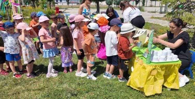 Eğitim-öğretim yılına dondurma şenliğiyle veda ettiler
