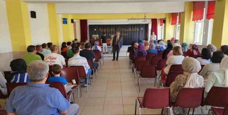 Kütahya MEM Müdürü Yılmaz, öğretmenlerle bir araya geldi
