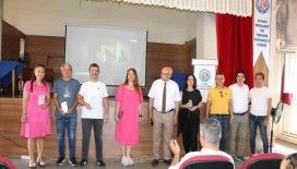 Yıl sonu toplantısında okuldan ayrılan öğretmenlere veda edildi
