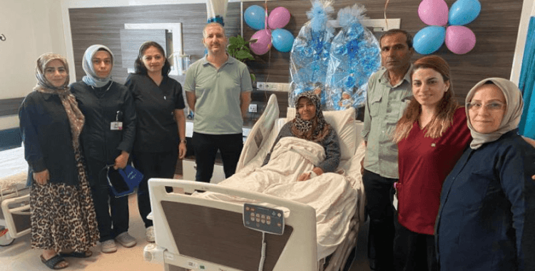 53 yaşında ikiz bebek annesi oldu