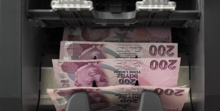 En düşük emekli maaşının 16 bin 881 TL' ye yükseltilmesini içeren kanun teklifi TBMM'de kabul edildi