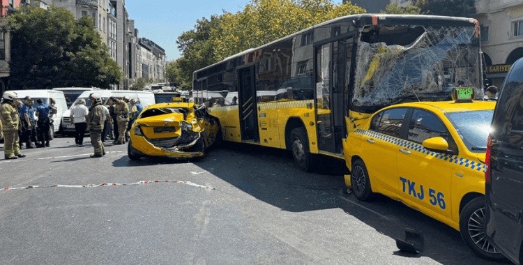 İstanbul'da zincirleme kaza: 9 araç birbirine girdi