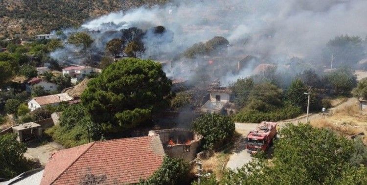 İzmir Bayındır'da yangın çıktı: Bir mahalle tahliye edildi