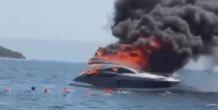 Kınalıada açıklarında tekne yandı: Yolcular denize atladı