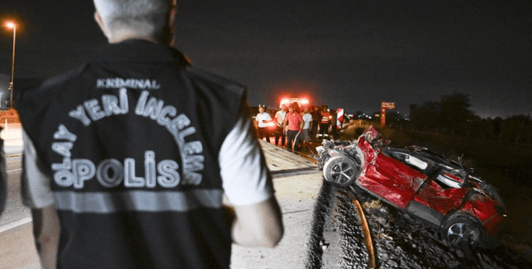 Ankara'da iki otomobilin çarpıştığı kazada 3 kişi hayatını kaybetti