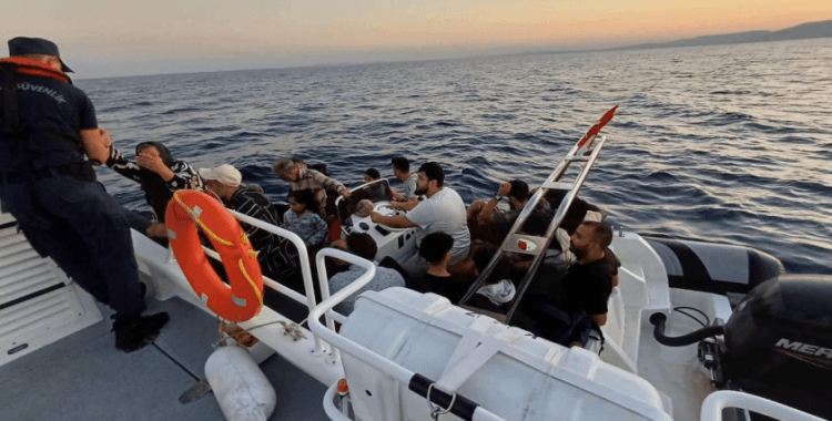 İzmir açıklarında 81 düzensiz göçmen yakalandı