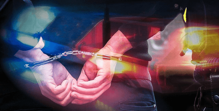 Kocaeli'de kendilerini polis olarak tanıtarak 500 gram altın dolandırdılar