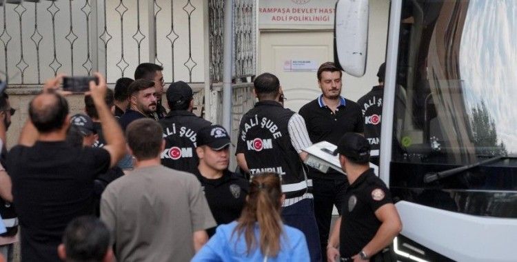 İSFALT ve İETT'deki ihalelere fesat karıştırdıkları iddiasıyla gözaltına alınan 25 şüpheli adliyeye sevk edildi