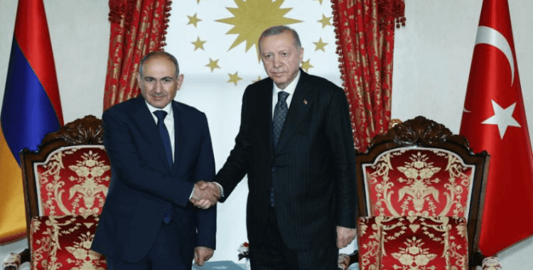 Cumhurbaşkanı Erdoğan Ermenistan Başbakanı Paşinyan ile görüştü