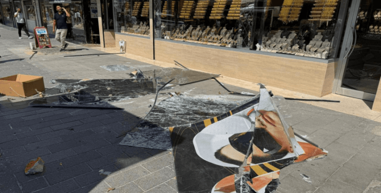 İstanbul'da fırtına: Ağaçlar devrildi, teleferik seferleri durduruldu