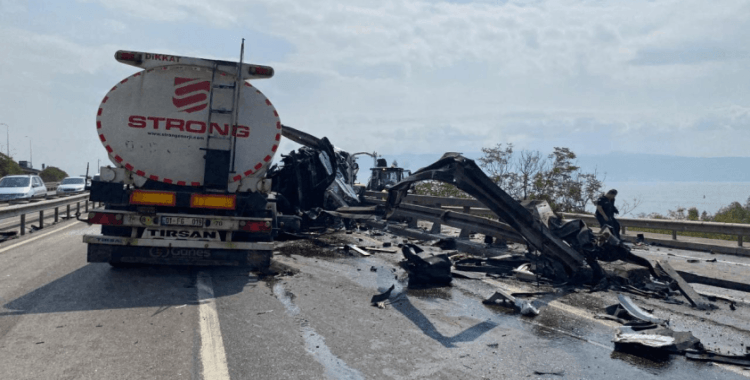 Kaza yapan tanker D-100 kara yolunda ulaşımı aksattı