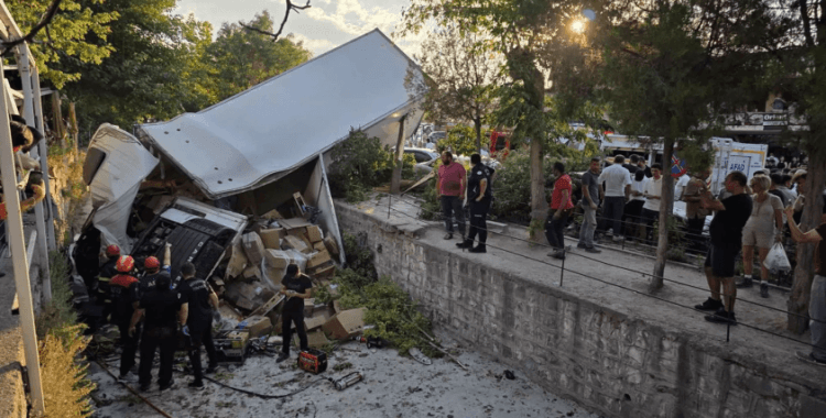 Nevşehir'de kamyon 10 araca çarptı: 6 yaralı