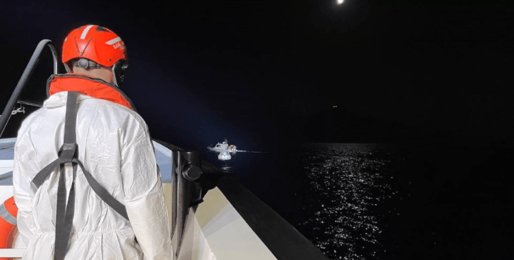 Muğla'da fiber tekne battı: 2 çocuk kayıp