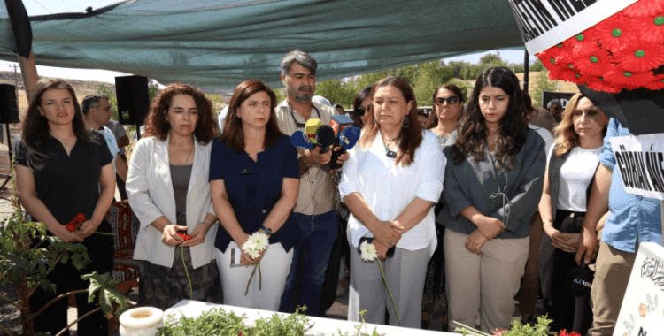 Narin Güran anmasına katılan Eşbaşkan Bucak: Demokratik ve katılımcı mekanizmalar geliştirilmeli