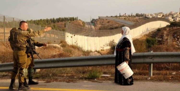 Soykırımcı İsrail, Şam'da sivillere ateş açtı