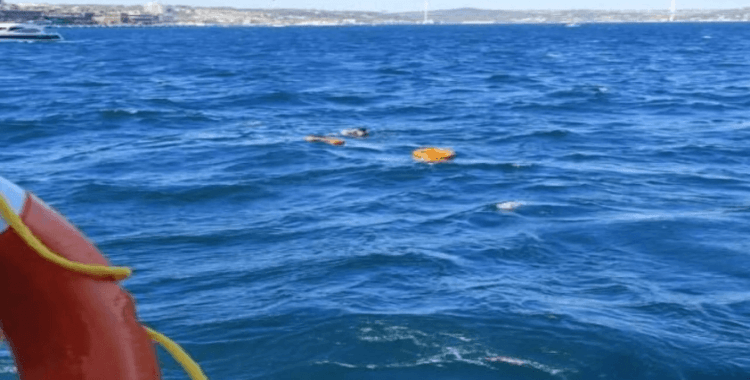 Eminönü açıklarında can pazarı: Yolcular ve ekipler seferber oldu