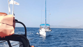 Fethiye açıklarında sürüklenen teknedeki 2 kişi kurtarıldı