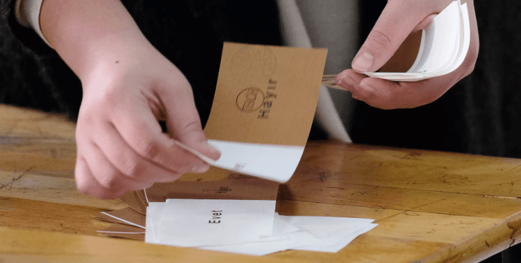 Yenilik Partisi 16 Nisan 2017'de yapılan anayasa değişikliği referandumunun iptali için mahkemeye başvurdu