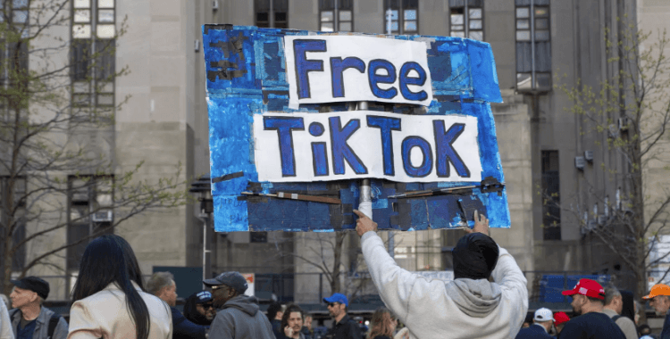 ABD, TikTok yasağı başlangıcını erteledi