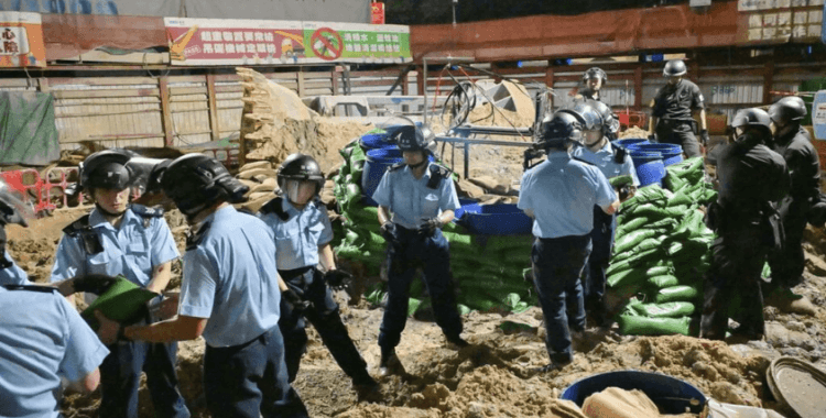 Hong Kong'da devasa bomba bulundu: Binlerce kişi tahliye edildi