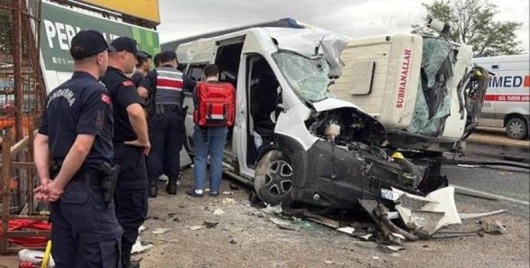 Tekirdağ'da feci kaza: İşçi servisiyle kamyon çarpıştı, 3 kişi hayatını kaybetti