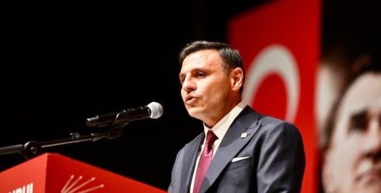 CHP İstanbul İl Başkanı seçilen Özgür Çelik mazbatasını aldı