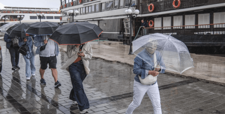 Hava durumu yeniden değişecek: Meteoroloji salı gününü işaret etti, kuvvetli sağanak geliyor