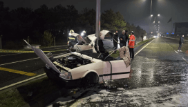 Tekirdağ'da direğe çarpan otomobil ikiye ayrıldı: Sürücü yaralandı