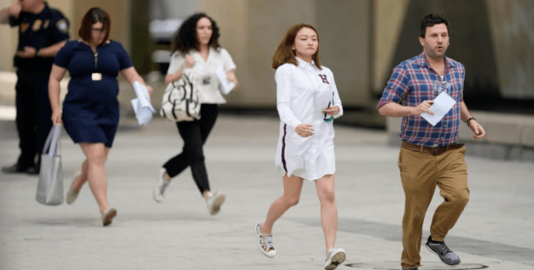 ABD'de gazetecilerden protesto: Giriş kartlarını teslim edip Pentagon'dan ayrıldılar