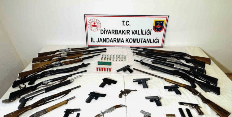 Jandarma ekiplerinden silah ve kaçakçılık operasyonu