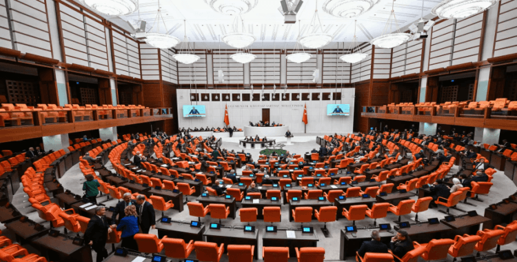 18 yaş altı suçlu düzenlemesi yargı paketinden çıkarıldı