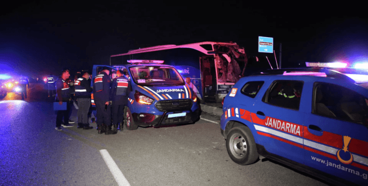 Denizli'de yolcu otobüsü ile minibüs çarpıştı: Çok sayıda yaralı var, otobüs şoförünün durumu ağır