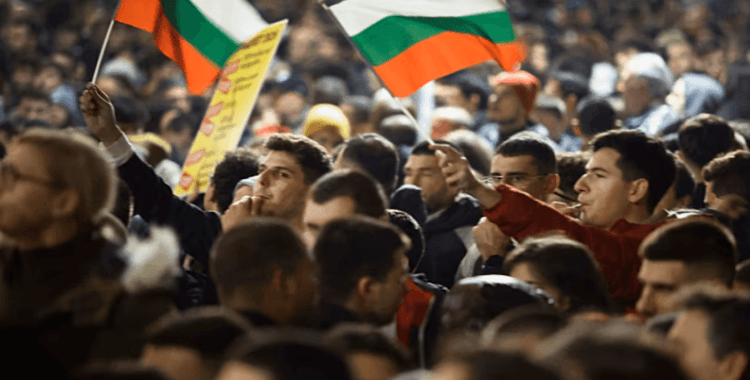 Bulgaristan'da 25'ten fazla şehirde hükümet karşıtı protesto