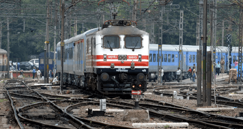 Hindistan'da tren kazası: Hızlı trenden kaçamayan 7 fil hayatını kaybetti