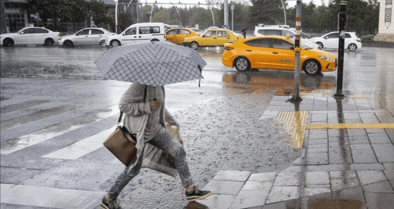 İstanbul dahil batı bölgelerinde yağış bekleniyor: İki il için sarı kodlu sağanak uyarısı verildi