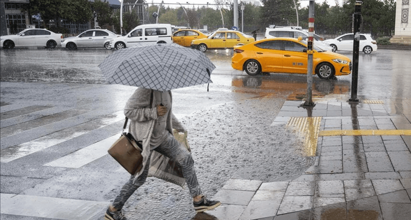 İstanbul dahil batı bölgelerinde yağış bekleniyor: İki il için sarı kodlu sağanak uyarısı verildi
