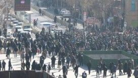 Baskıcı rejimiyle ünlü İran'da aşırı enflasyon halkı sokağa döktü