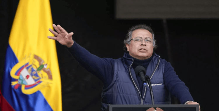 Kolombiya Cumhurbaşkanı Petro'dan acil çağrı: 'Karakas bombalanıyor', BM ve OAS toplantıya çağrıldı