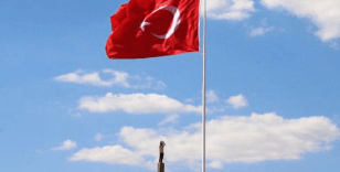 Nusaybin’de Türk bayrağına saldırı: 5 gözaltı, sınır hattına dev bayrak dikildi